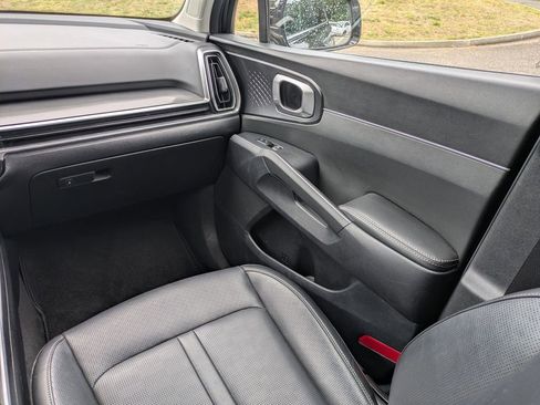 Used 2024 Kia Sorento S FWD image 17