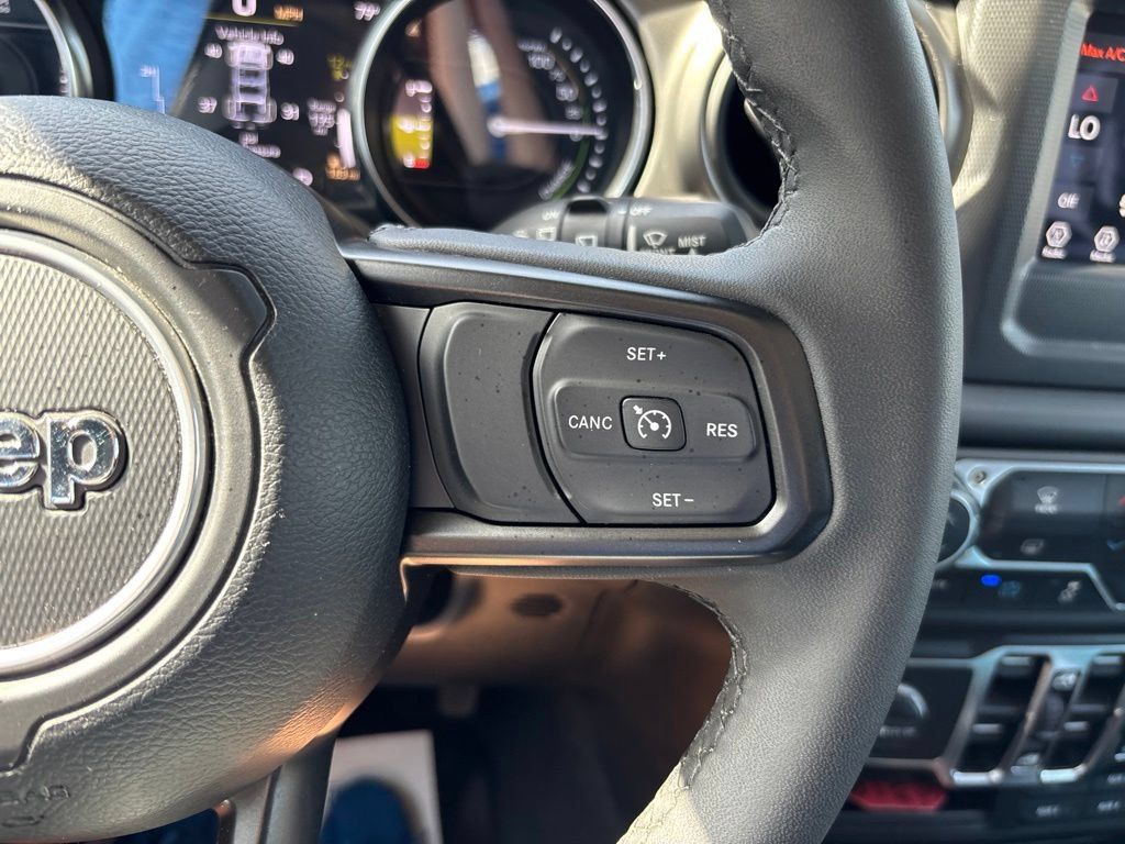 Used 2023 Jeep Wrangler Unlimited AWD/4WD image 37