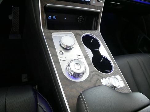 Used 2025 Genesis GV80 2.5T Select image 24