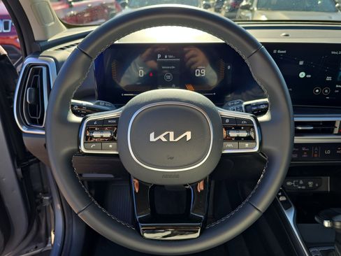 Certified 2025 Kia Sorento S image 32