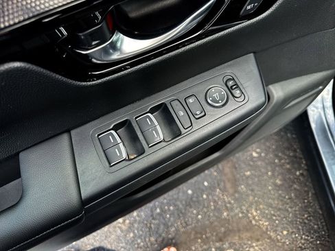 Used 2025 Honda CR-V EX-L image 13