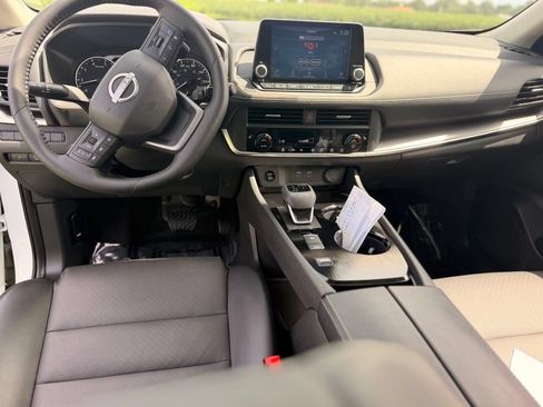 Certified 2025 Nissan Rogue SV w/ SV Premium Package FWD image 12