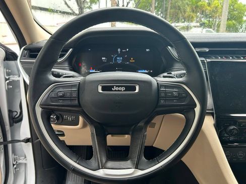 Certified 2022 Jeep Grand Cherokee L Limited RWD image 20