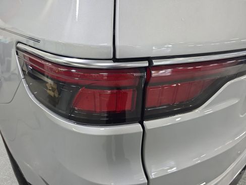 Used 2022 Jeep Wagoneer Series III w/ Premium Group I AWD/4WD image 32