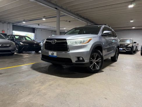 Used 2016 Toyota Highlander XLE AWD/4WD image 1
