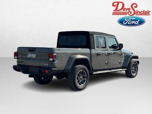 Used 2022 Jeep Gladiator Overland w/ Cold Weather Group AWD/4WD image 7