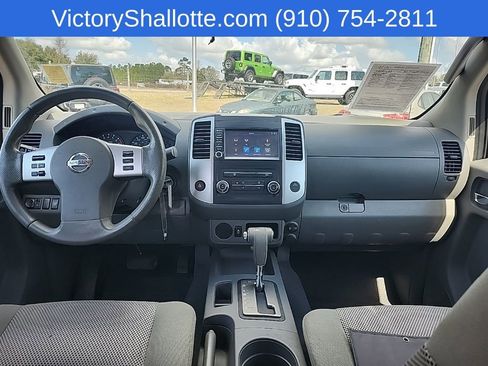 Used 2019 Nissan Frontier SV image 3