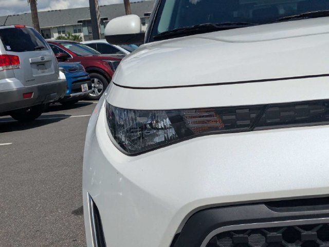 Used 2025 Kia Soul LX w/ LX Technology Package FWD image 9
