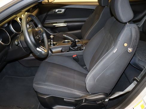 Used 2019 Ford Mustang Coupe image 4