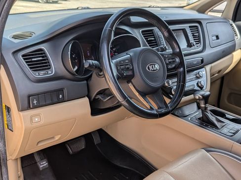Used 2017 Kia Sedona LX w/ LX Essentials Premium Package FWD image 36