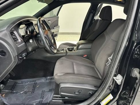 Used 2019 Dodge Charger SXT RWD image 12