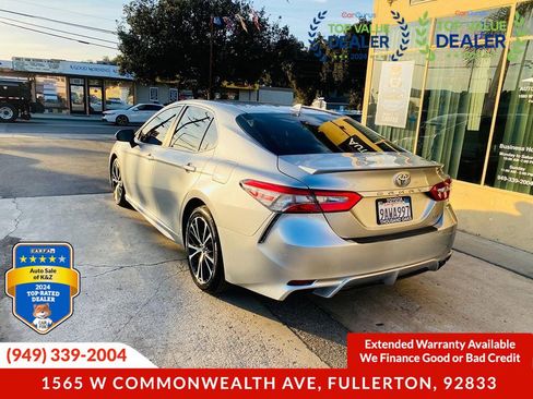 Used 2018 Toyota Camry SE FWD image 11