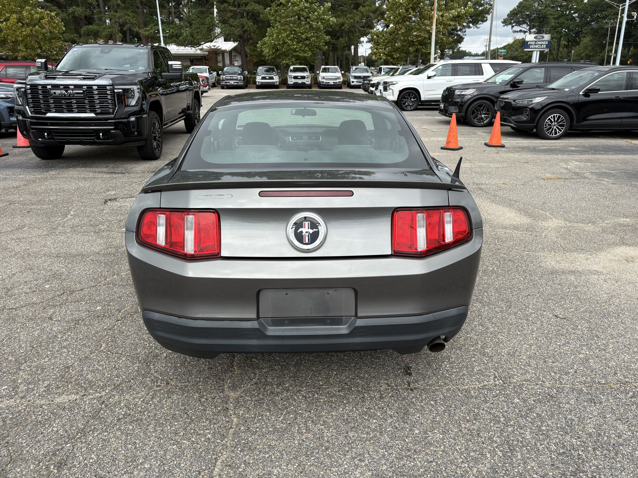 Used 2010 Ford Mustang Coupe RWD image 6