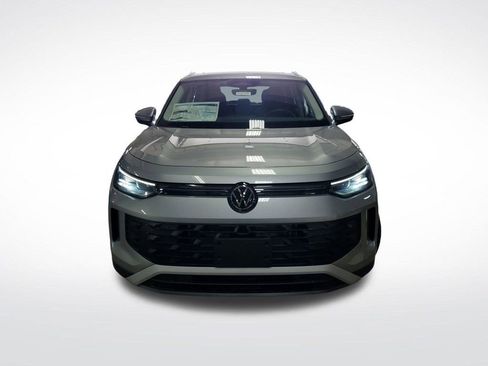 New 2025 Volkswagen Tiguan SE image 11