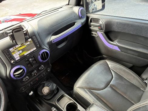 Used 2016 Jeep Wrangler Unlimited Rubicon AWD/4WD image 21