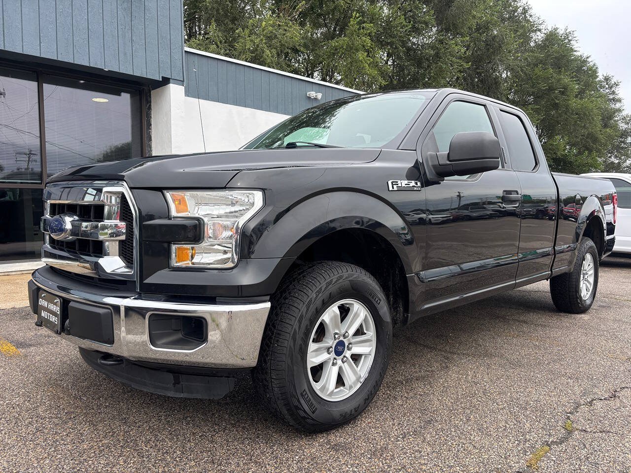 Used 2015 Ford F150 XLT AWD/4WD image 2