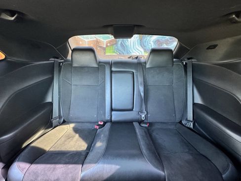 Used 2018 Dodge Challenger R/T Scat Pack w/ Leather Interior Group RWD image 20