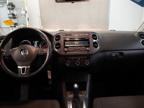 Used 2014 Volkswagen Tiguan S AWD/4WD image 9