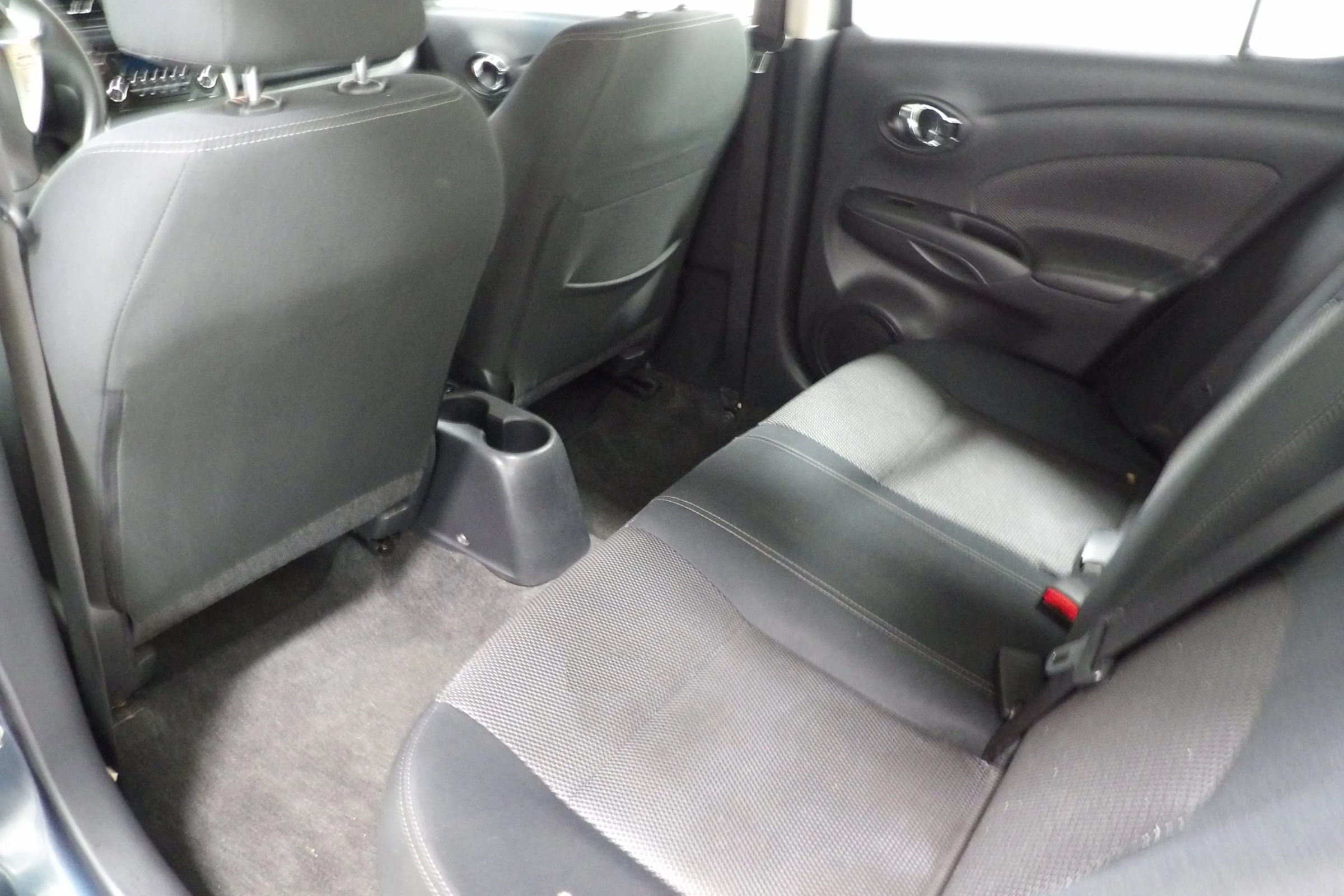Used 2017 Nissan Versa SV FWD image 9