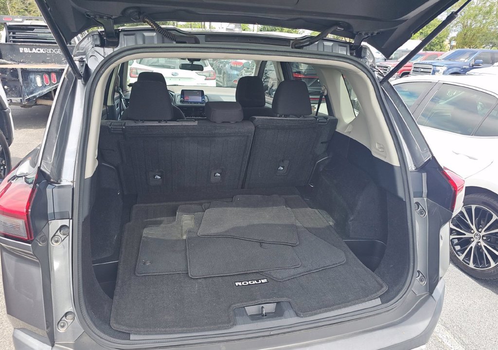 Used 2021 Nissan Rogue SV FWD image 6