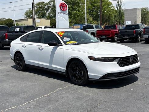 Used 2025 Honda Accord SE image 1