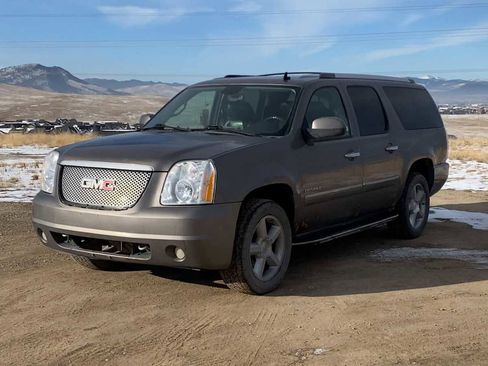 Used 2011 GMC Yukon XL Denali image 4