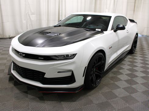 Used 2020 Chevrolet Camaro SS RWD image 34