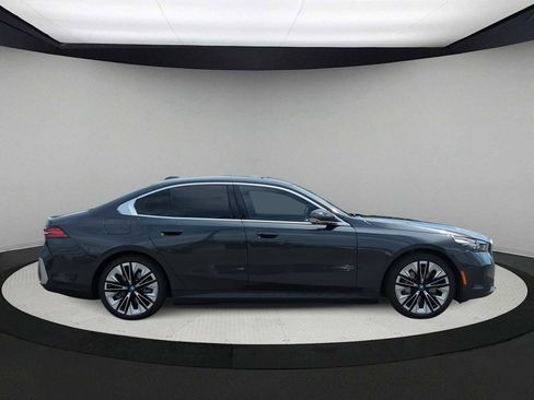 Used 2024 BMW i5 eDrive40i w/ Premium Package image 9