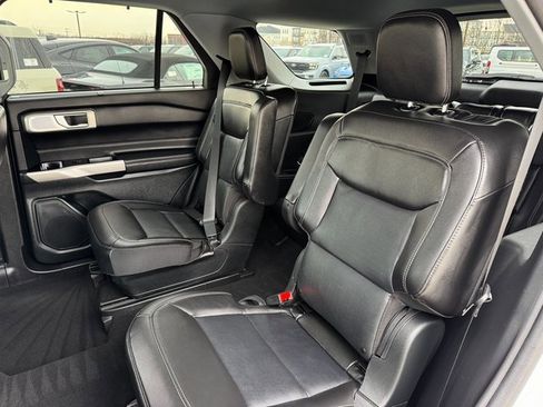 Used 2023 Ford Explorer Limited w/ Limited Technology Package image 16