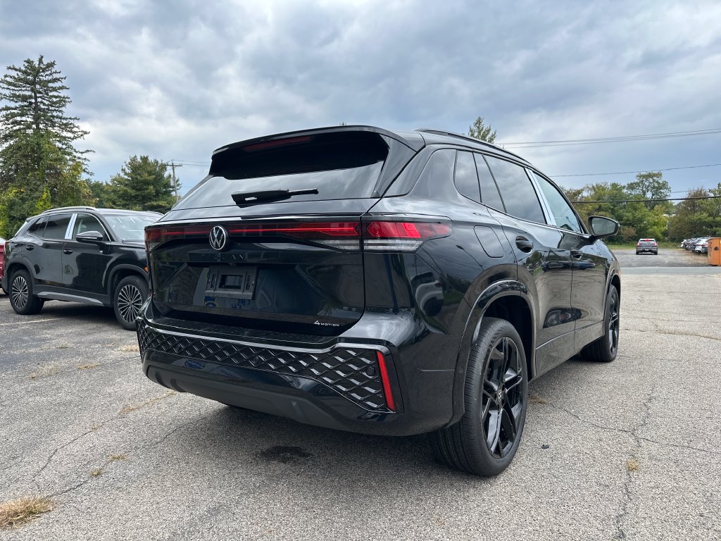 New 2026 Volkswagen Tiguan SE R-Line AWD/4WD image 4