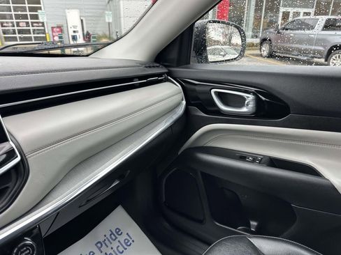 Used 2022 Jeep Compass Limited AWD/4WD image 28