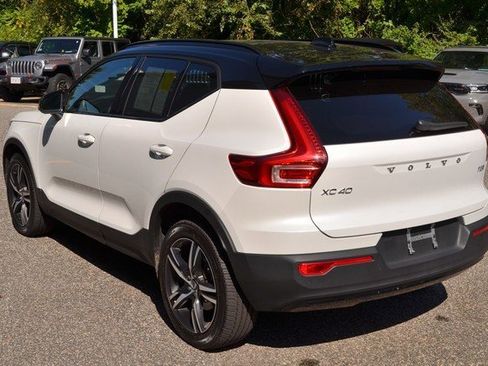 Used 2022 Volvo XC40 T5 R-Design w/ Climate Package image 6