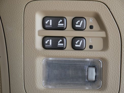 Used 2010 Lexus LX 570 4WD image 27