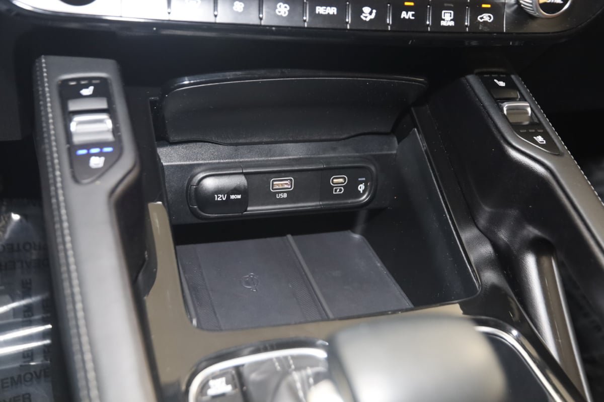 Used 2024 Kia Telluride EX w/ EX Captain's Chair Package FWD image 30