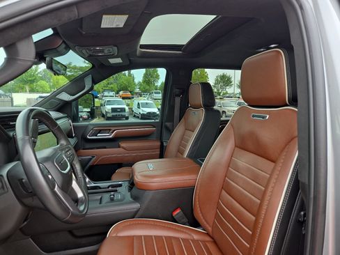 Used 2025 GMC Sierra 3500 Denali Ultimate AWD/4WD image 9