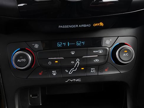 Used 2017 Ford Focus Titanium w/ Titanium Technology Package FWD image 37