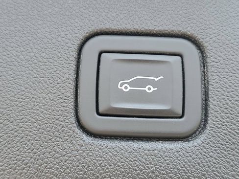Certified 2023 Chevrolet Equinox LT FWD image 36