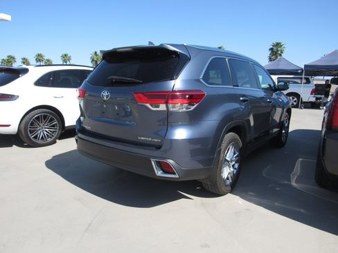 Used 2019 Toyota Highlander Limited image 3