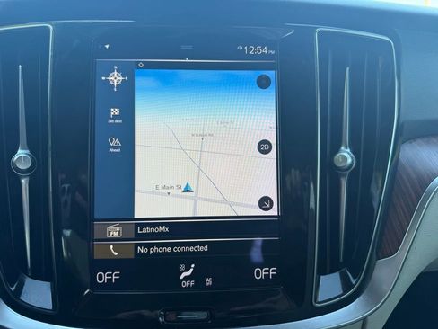 Used 2021 Volvo S60 T5 Momentum w/ Premium Package image 36