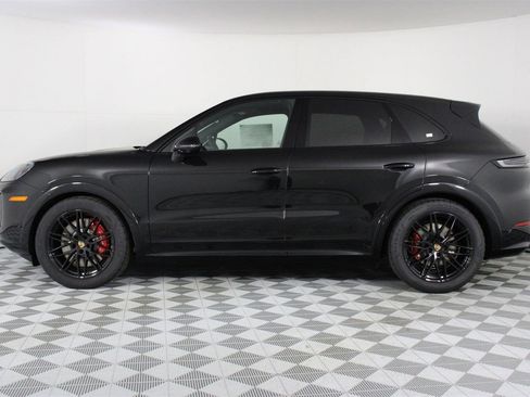 New 2026 Porsche Cayenne GTS image 2