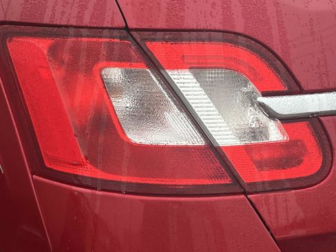 Used 2012 Ford Taurus SEL image 5