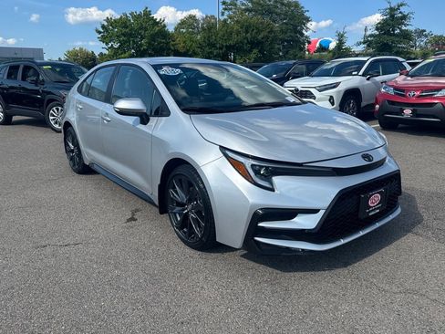 Used 2024 Toyota Corolla SE FWD image 9