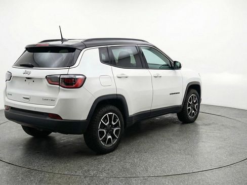 Used 2025 Jeep Compass Trailhawk AWD/4WD image 9