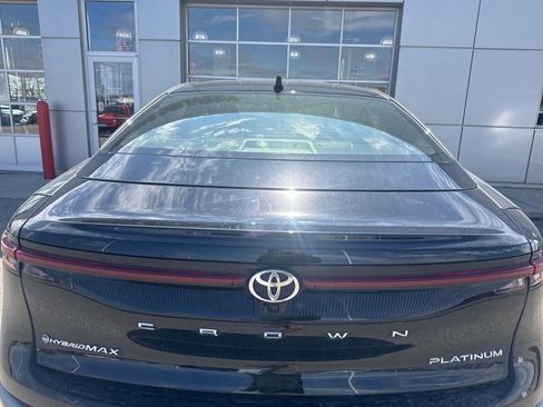 Used 2024 Toyota Crown Platinum image 4