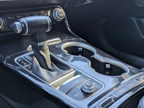 Used 2018 Kia Stinger Premium image 12