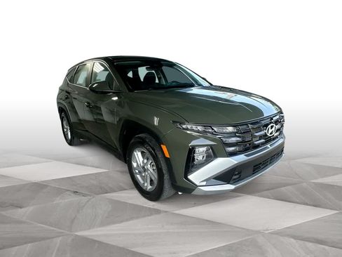 Used 2026 Hyundai Tucson SE FWD image 2