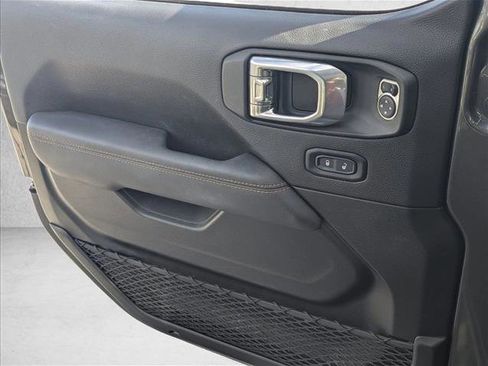 Used 2021 Jeep Gladiator Overland image 10