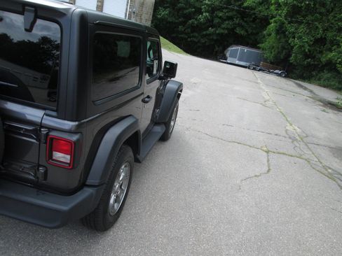 Used 2023 Jeep Wrangler 4WD Sport image 10