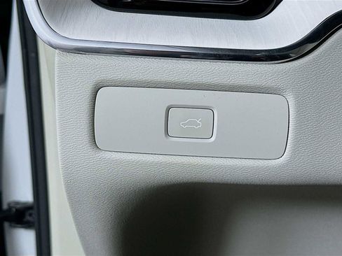 New 2026 Volvo XC60 B5 Ultra w/ Climate Package PRO image 10