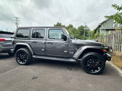 Used 2022 Jeep Wrangler Unlimited Sahara w/ Cold Weather Group AWD/4WD image 20